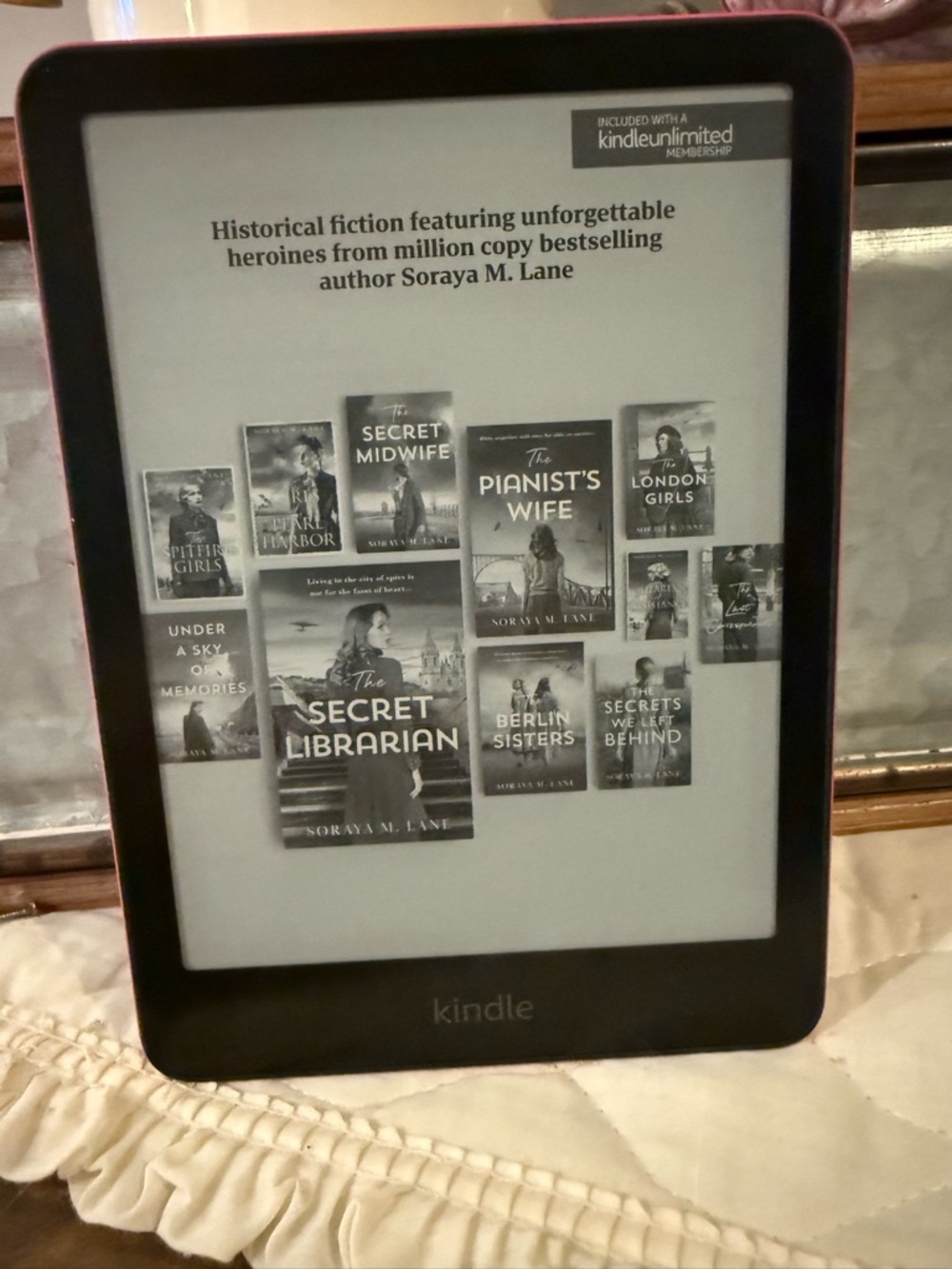 Kindle paperwhite Tablet in Pink - Amazon Kindle